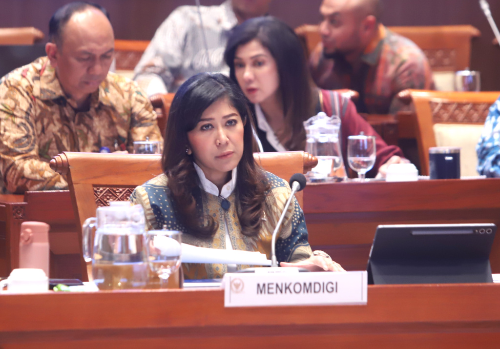 Komisi I DPR gelar raker dengan Menkomdigi Meutya Hafid membahas penyesuaian Anggaran 2026 (Ashar/SinPo.id)