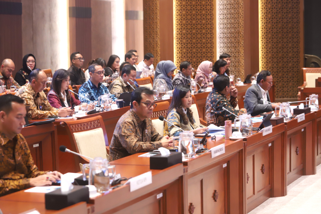 Komisi I DPR gelar raker dengan Menkomdigi Meutya Hafid membahas penyesuaian Anggaran 2026 (Ashar/SinPo.id)