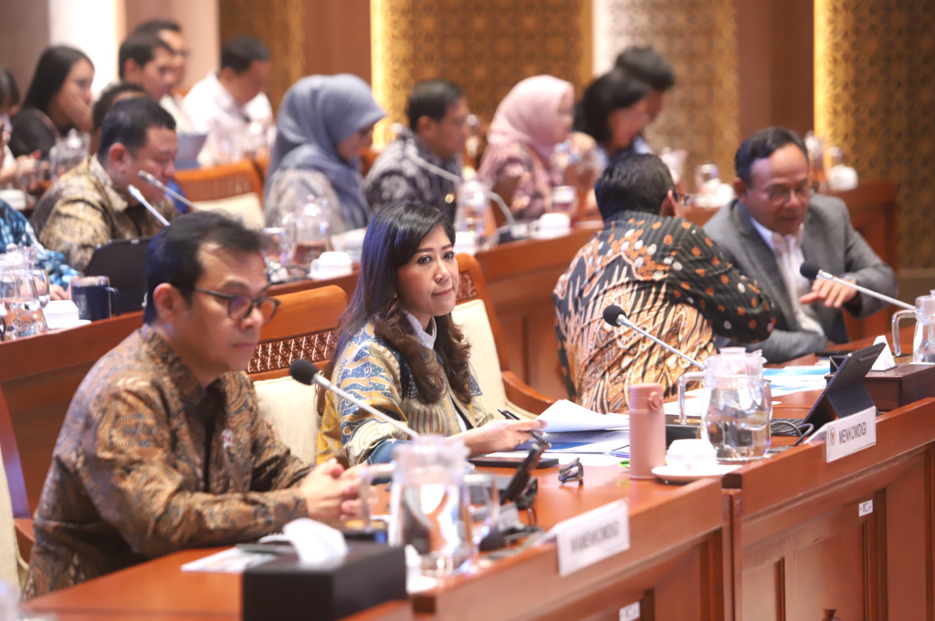 Komisi I DPR gelar raker dengan Menkomdigi Meutya Hafid membahas penyesuaian Anggaran 2026 (Ashar/SinPo.id)