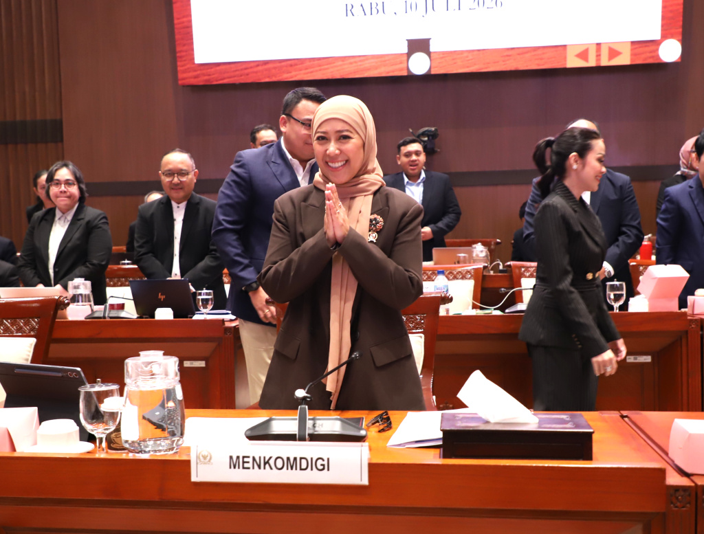 Komisi I DPR menggelar raker dengan Menkomdigi Meutya Hafid membahas anggaran tahun 2027 (Ashar/SinPo.id)