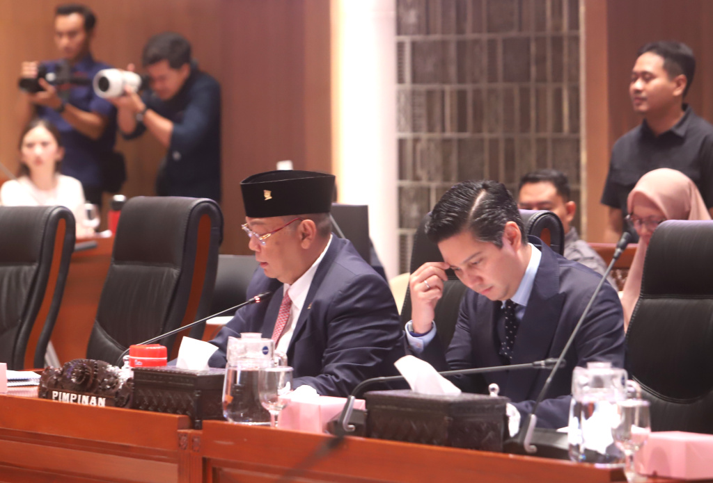 Komisi I DPR menggelar raker dengan Menkomdigi Meutya Hafid membahas anggaran tahun 2027 (Ashar/SinPo.id)