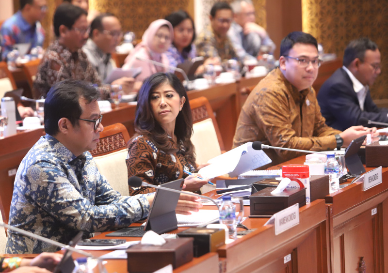 Komisi I DPR menggelar raker dengan Menkomdigi Meutya Hafid membahas RKA dan RKP RAPBN TA 2026 (Ashar/SinPo.id)