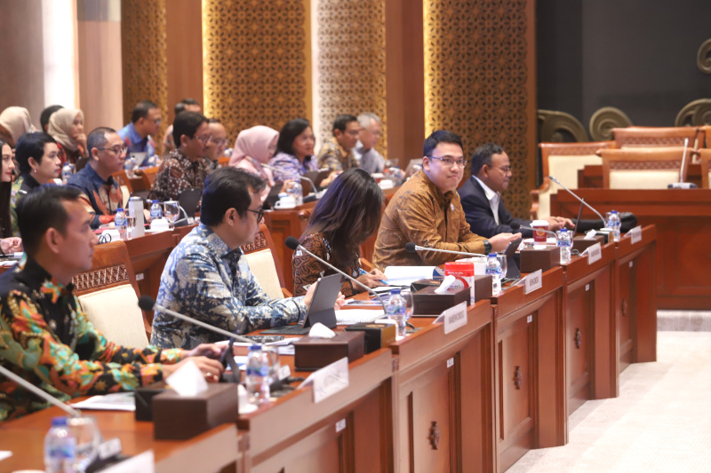 Komisi I DPR menggelar raker dengan Menkomdigi Meutya Hafid membahas RKA dan RKP RAPBN TA 2026 (Ashar/SinPo.id)