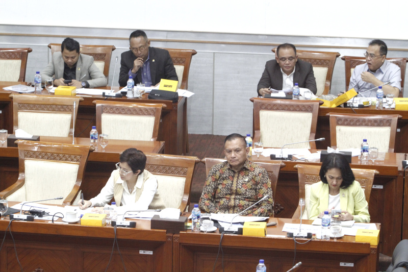 Komisi I DPR gelar raker dengan Menkominfo Budi Arie Setiadi membahas RKA Anggaran 2024 (Ashar/SinPo.id)