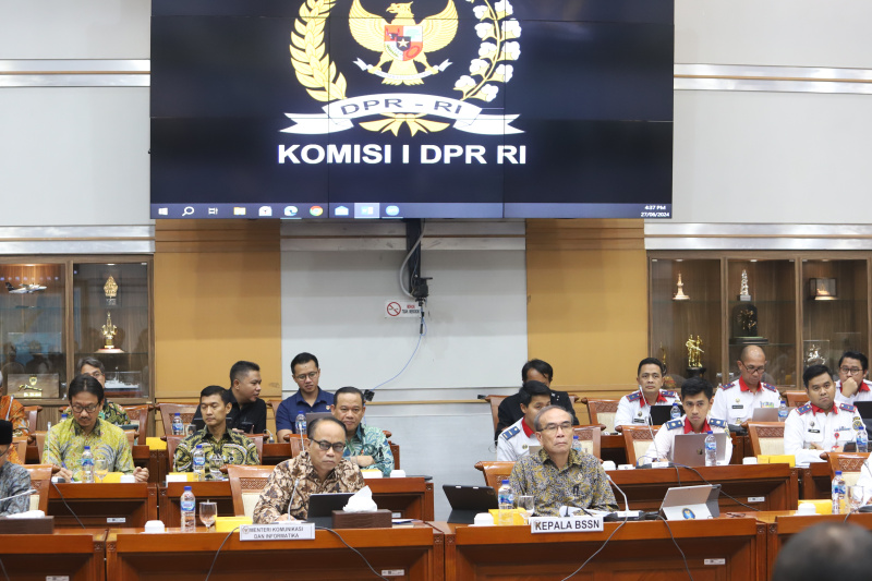 Komisi I DPR gelar raker dengan Menkominfo dan Kepala BSSN membahas atas kebocoran Pusat Data Nasional yang disebabkan oleh hacker (Ashar/SinPo.id)