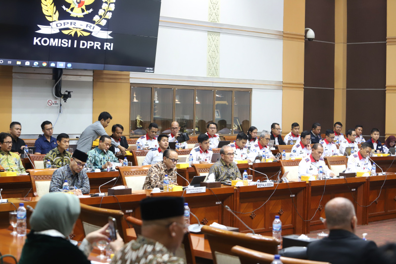 Komisi I DPR gelar raker dengan Menkominfo dan Kepala BSSN membahas atas kebocoran Pusat Data Nasional yang disebabkan oleh hacker (Ashar/SinPo.id)