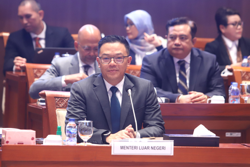 Komisi I menggelar raker dengan Menteri Luar Negeri (Menlu) Sugiono membahas kondisi geopolitik terkini seperti yang terjadi perang di Israel dan Iran (Ashar/SinPo.id)