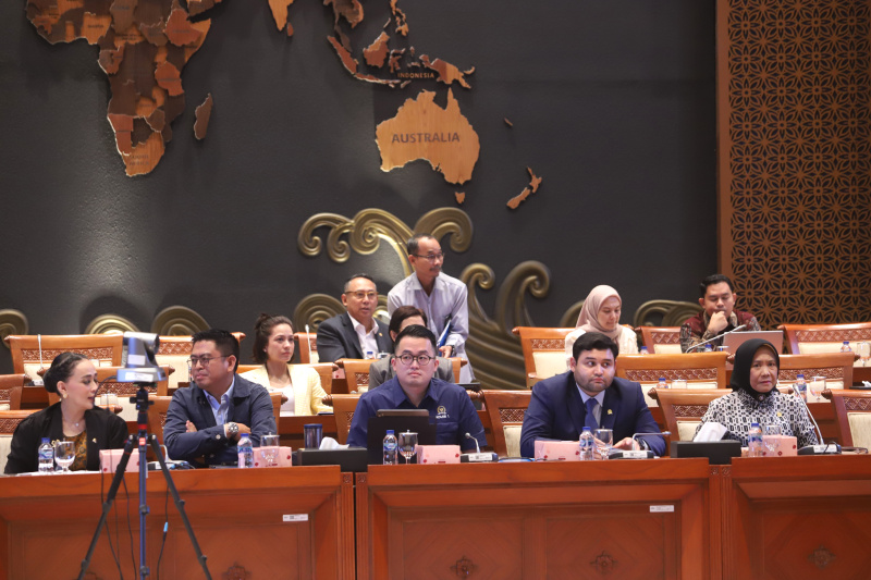 Komisi I menggelar raker dengan Menteri Luar Negeri (Menlu) Sugiono membahas kondisi geopolitik terkini seperti yang terjadi perang di Israel dan Iran (Ashar/SinPo.id)