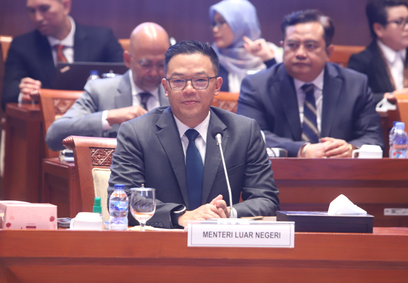 Komisi I menggelar raker dengan Menteri Luar Negeri (Menlu) Sugiono membahas kondisi geopolitik terkini seperti yang terjadi perang di Israel dan Iran (Ashar/SinPo.id)