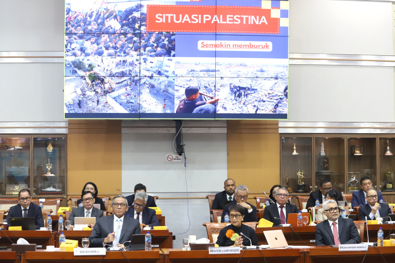 Komisi I DPR gelar Raker dengan Menlu Retno Marsudi membahas perkembangan terkini Palestina (Ashar/SinPo.id)