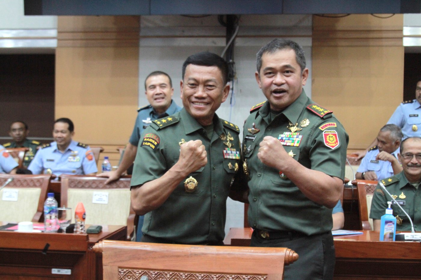 Komisi I DPR gelar raker dengan Panglima TNI, KASAL, WAKASAD, KASAU bahas situasi terkini keamanan Papua (Ashar/SinPo.id)