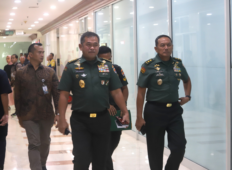 Komisi I DPR gelar raker dengan Panglima TNI Jenderal Agus Subiyanto membahas isu strategis dan pengamanan objek vital (Ashar/SinPo.id)