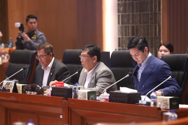 Komisi I DPR gelar raker dengan Panglima TNI Jenderal Agus Subiyanto membahas isu strategis dan pengamanan objek vital (Ashar/SinPo.id)