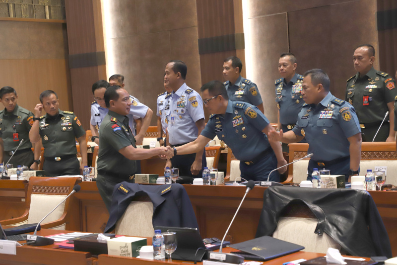 Komisi I DPR gelar raker dengan Panglima TNI Jenderal Agus Subiyanto membahas isu strategis dan pengamanan objek vital (Ashar/SinPo.id)