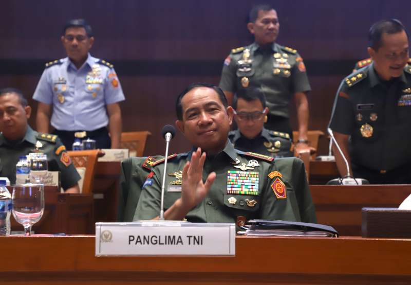 Komisi I DPR gelar raker dengan Panglima TNI Jenderal Agus Subiyanto membahas isu strategis dan pengamanan objek vital (Ashar/SinPo.id)