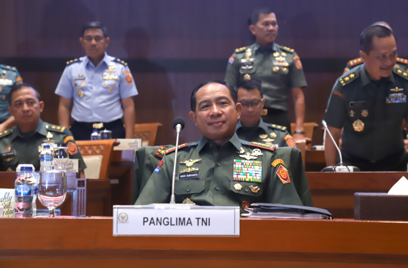 Komisi I DPR gelar raker dengan Panglima TNI Jenderal Agus Subiyanto membahas isu strategis dan pengamanan objek vital (Ashar/SinPo.id)