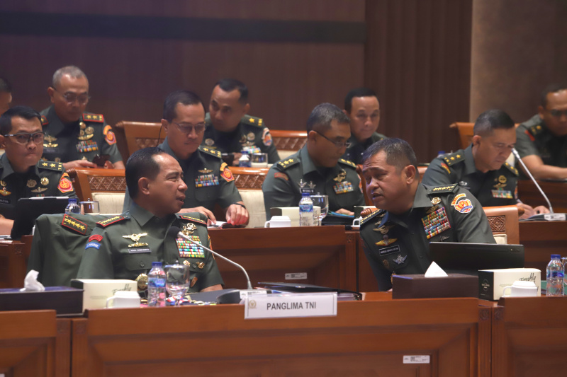 Komisi I DPR gelar raker dengan Panglima TNI Jenderal Agus Subiyanto membahas isu strategis dan pengamanan objek vital (Ashar/SinPo.id)