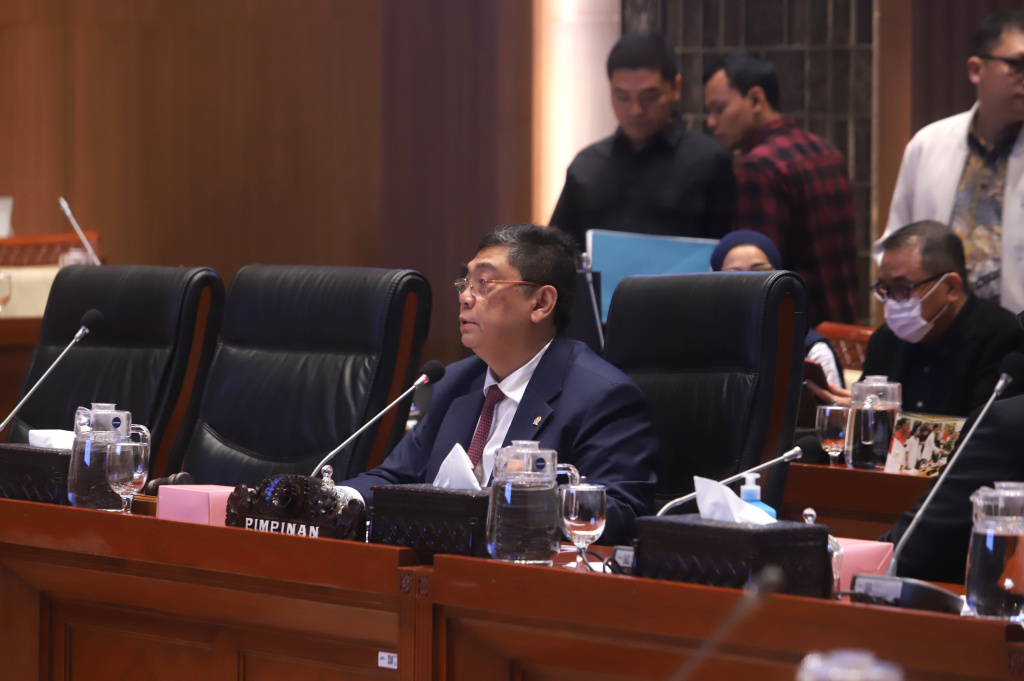 Komisi I DPR gelar raker dengan Wamenhan Donny Ermawan membahas hibah Alpalhankam dari pemerintahan Jepang (Ashar/SinPo.id)