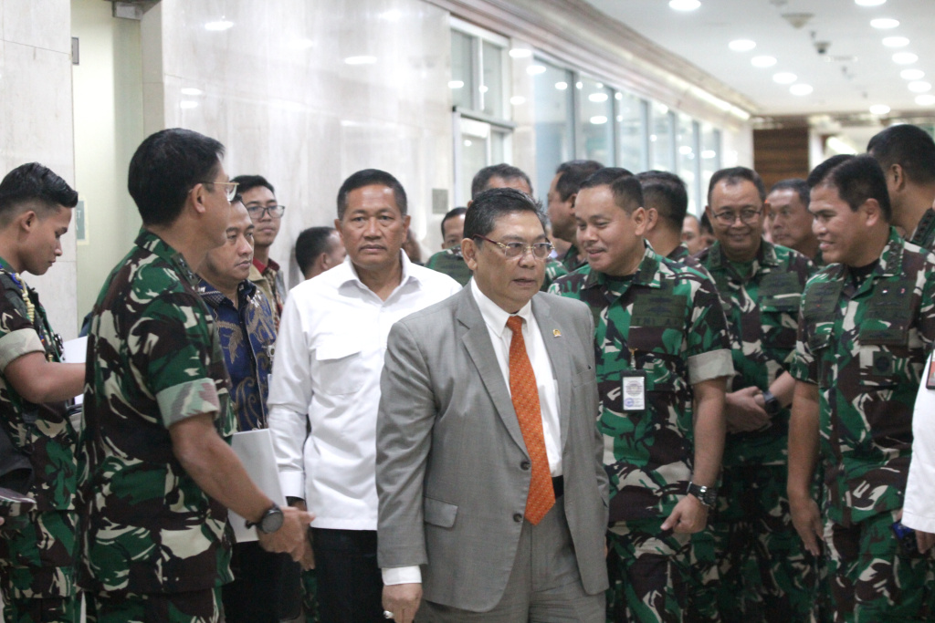 Komisi I DPR gelar raker dengan Wakil Menteri Pertahanan Donny Ermawan membahas RAPBN 2026 (Ashar/SinPo.)