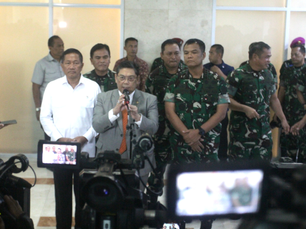 Komisi I DPR gelar raker dengan Wakil Menteri Pertahanan Donny Ermawan membahas RAPBN 2026 (Ashar/SinPo.)