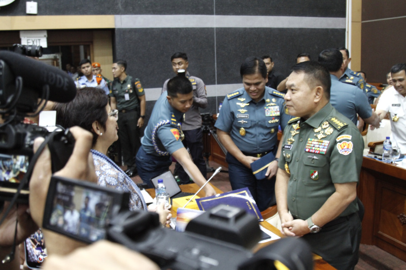 Komisi I DPR gelar raker dengan Wamenhan Muhammad Herindra serta Panglima TNI bahas RKA Kemhan/TNI Anggaran 2024 (Ashar/SinPo.id)