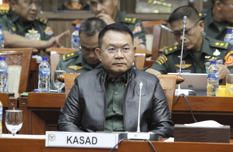 Komisi I DPR gelar raker dengan Wamenhan Muhammad Herindra serta Panglima TNI bahas RKA Kemhan/TNI Anggaran 2024 (Ashar/SinPo.id)