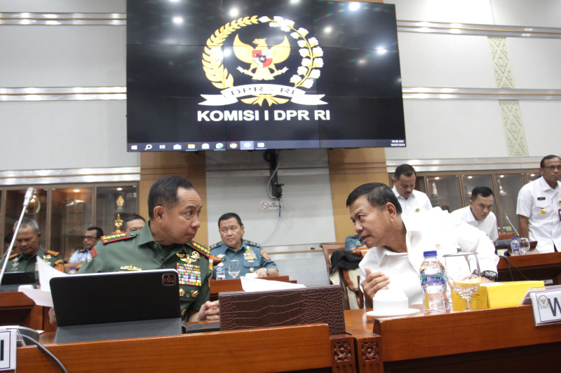 Komisi I DPR gelar raker dengan Kemhan membahas 23 penambahan PDN dalam DIPA tahun 2024 (Ashar/SinPo.id)