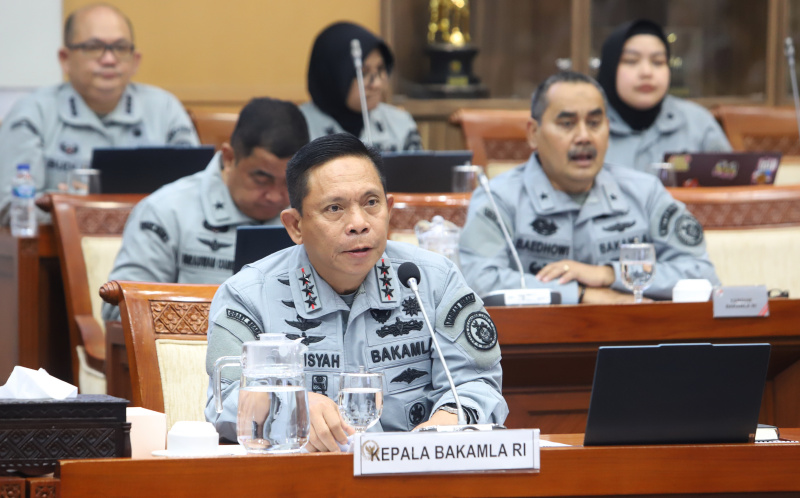 Komisi I DPR gelar rapat dengar pendapat dengan Kepala Bakamla RI Laksdya TNI Irvansyah membahas program 100 hari kerja (Ashar/SinPo.id)