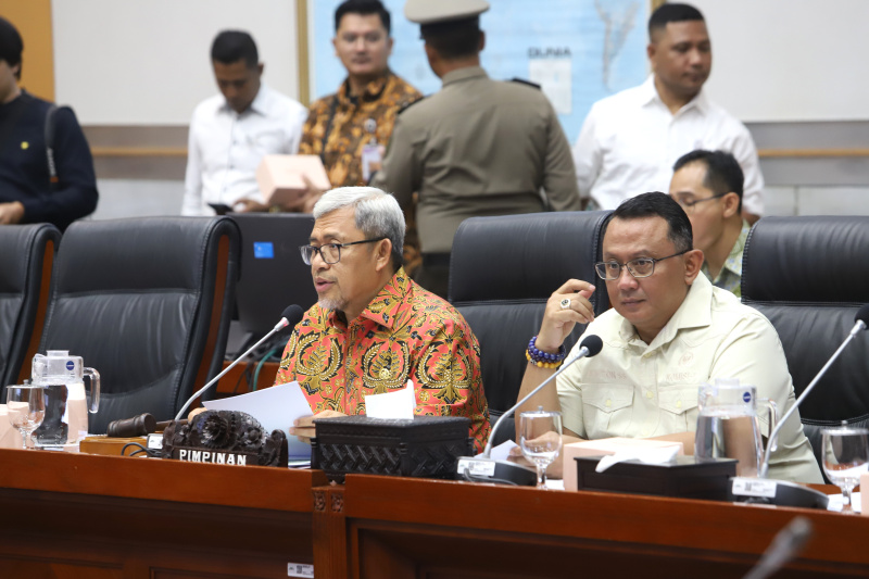 Komisi I DPR gelar rapat dengar pendapat dengan Kepala Bakamla RI Laksdya TNI Irvansyah membahas program 100 hari kerja (Ashar/SinPo.id)