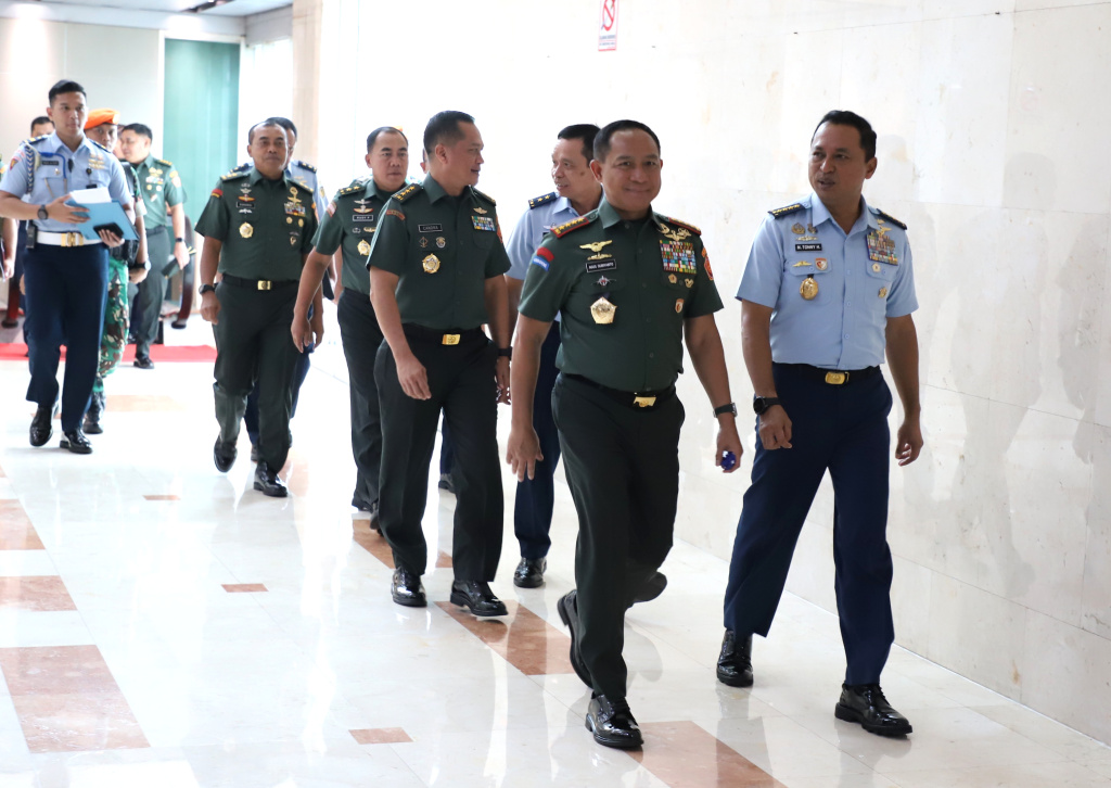 Komisi I DPR menggelar raker dengan Menteri Pertahanan (Menhan) Sjafrie Sjamsoeddin membahas rencana dan program kerja Kemhan 2026 (Ashar/SinPo.id)