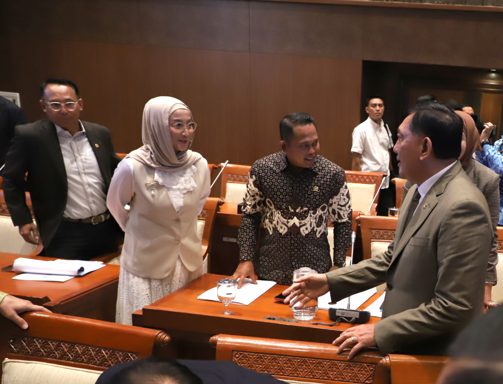 Komisi I DPR menggelar raker dengan Menteri Pertahanan (Menhan) Sjafrie Sjamsoeddin membahas rencana dan program kerja Kemhan 2026 (Ashar/SinPo.id)