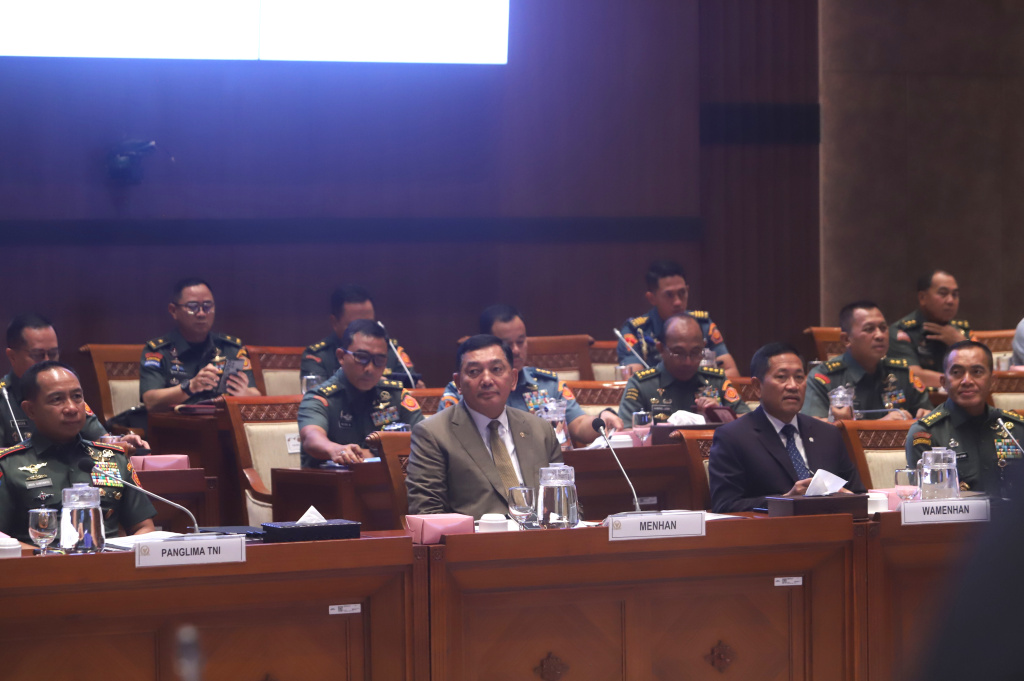 Komisi I DPR menggelar raker dengan Menteri Pertahanan (Menhan) Sjafrie Sjamsoeddin membahas rencana dan program kerja Kemhan 2026 (Ashar/SinPo.id)