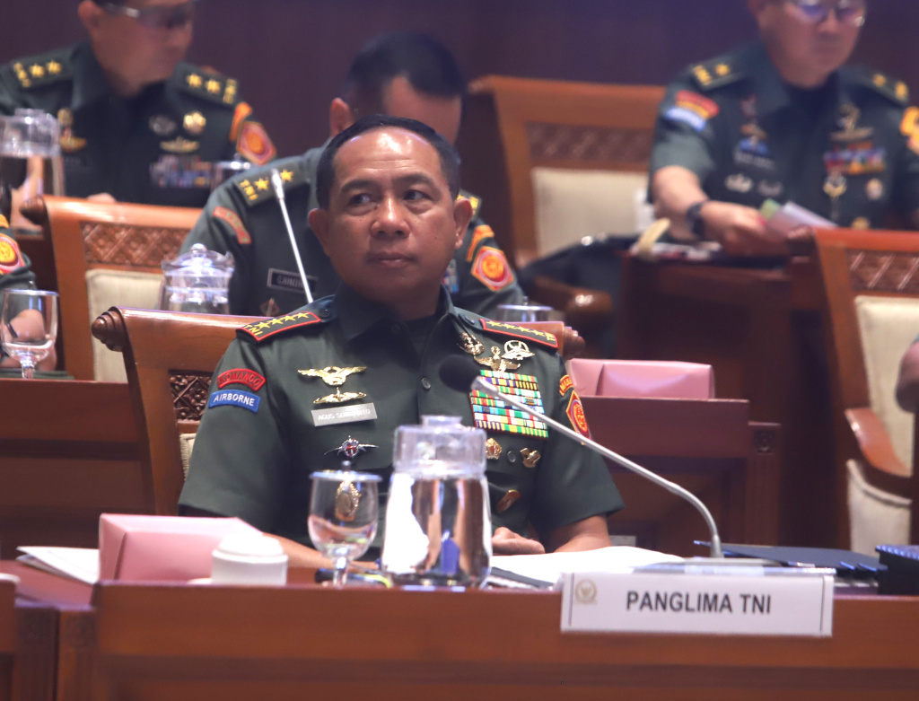 Komisi I DPR menggelar raker dengan Menteri Pertahanan (Menhan) Sjafrie Sjamsoeddin membahas rencana dan program kerja Kemhan 2026 (Ashar/SinPo.id)