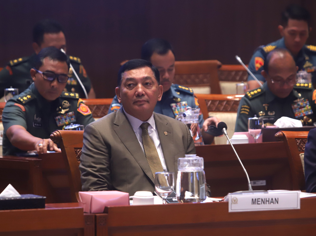 Komisi I DPR menggelar raker dengan Menteri Pertahanan (Menhan) Sjafrie Sjamsoeddin membahas rencana dan program kerja Kemhan 2026 (Ashar/SinPo.id)