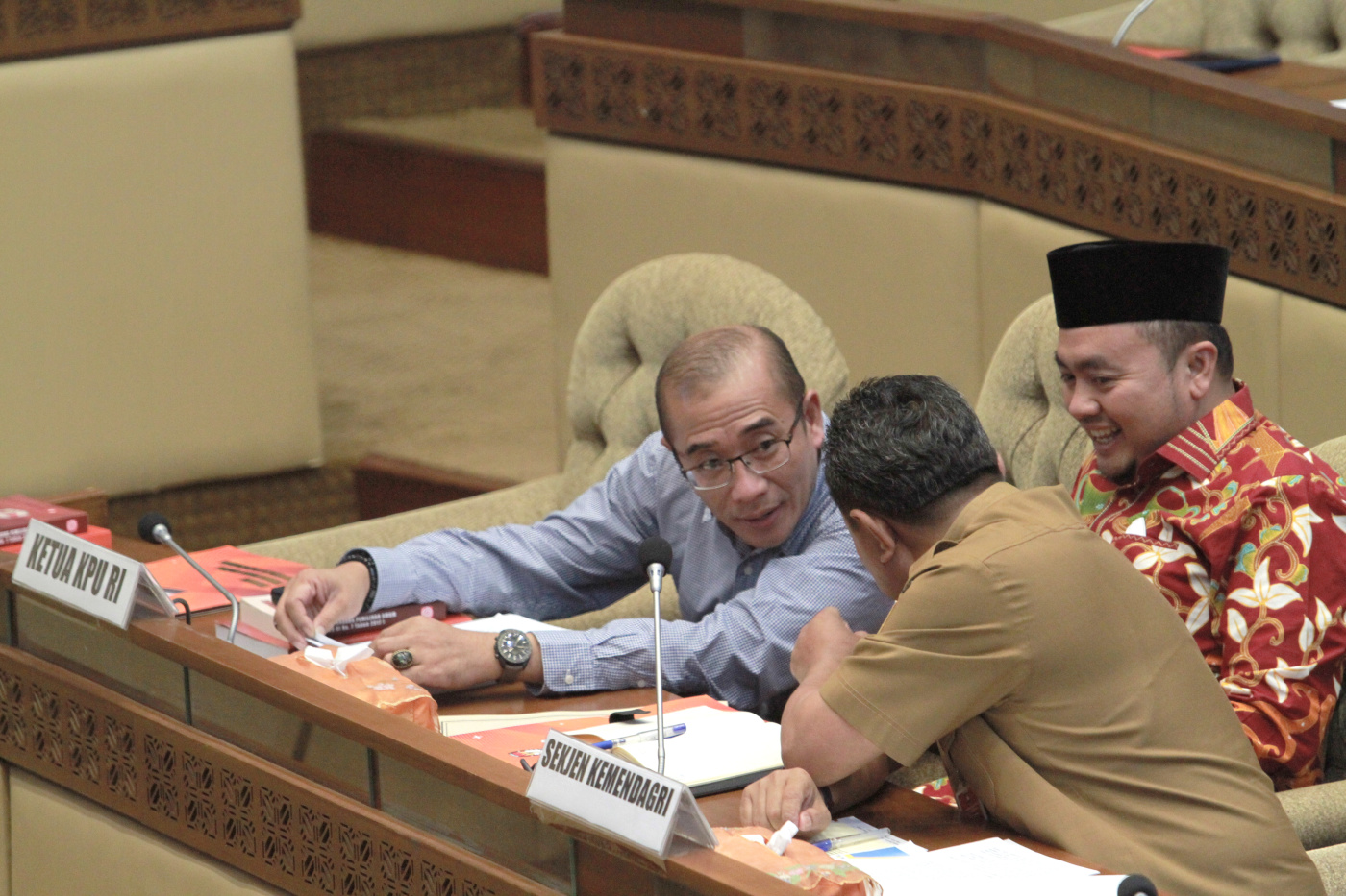 Komisi II DPR gelar raker dengan Kemendagri, KPU, Bawaslu, DKPP membahas soal pengadilan negeri Jakarta Pusat memerintakan penundaan Pemilu 2024 (Ashar/SinPo.id)