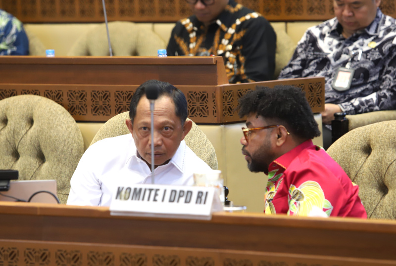 Komisi II DPR gelar raker dengan Pemenrintah Mendagri Tito Karnavian membahas Pembahasan 26 RUU tentang Kabupaten/Kota (Ashar/SinPo.id)