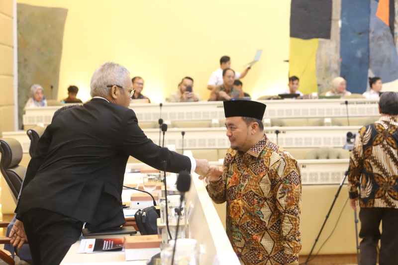 Komisi II DPR memggelar raker dengan Mendagri, KPU, Bawaslu, DKPP membahas Pelantikan Kepala Daerah hasil Pilkada Serentak 2024 (Ashar/SinPo.id)