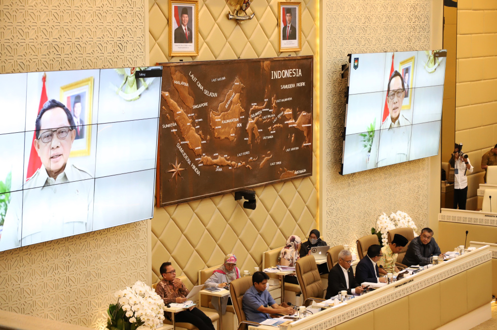 Komisi II DPR menggelar Rapat Kerja dengan MenPANRB, Wamendagri dan Kepala BKN penanganan pascabencana di Sumatera (Ashar/SinPo.id)