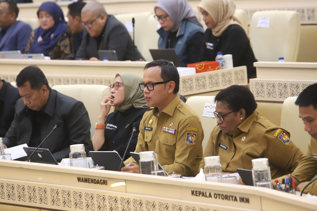 Komisi II DPR gelar raker dengan MenPANRB, Wamendagri dan Kepala Otorika IKN (Ashar/SinPo.id)