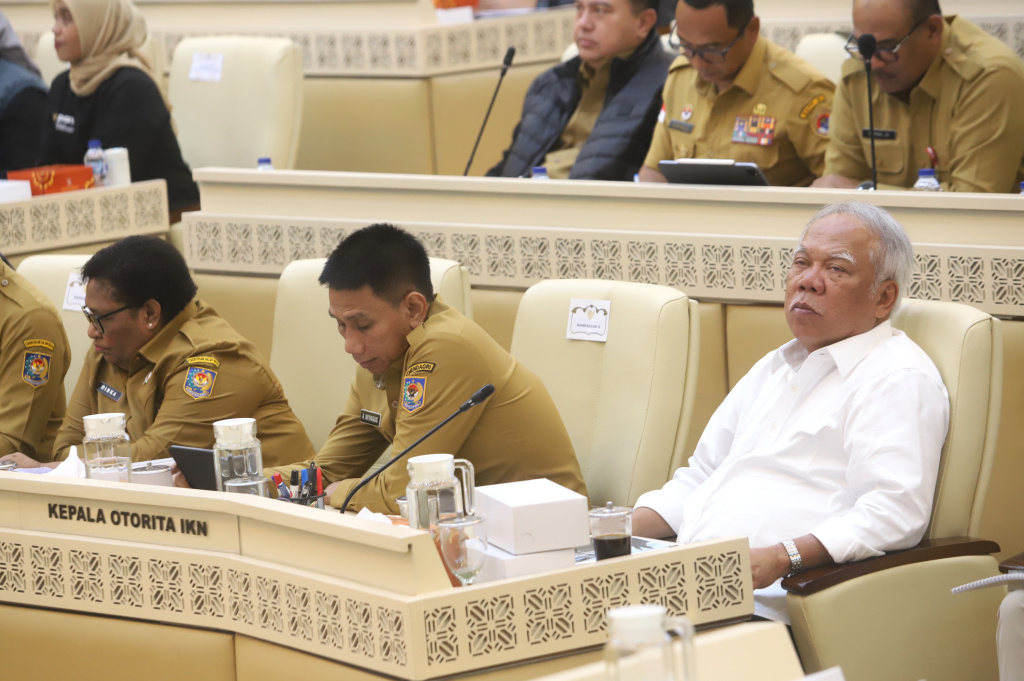 Komisi II DPR gelar raker dengan MenPANRB, Wamendagri dan Kepala Otorika IKN (Ashar/SinPo.id)