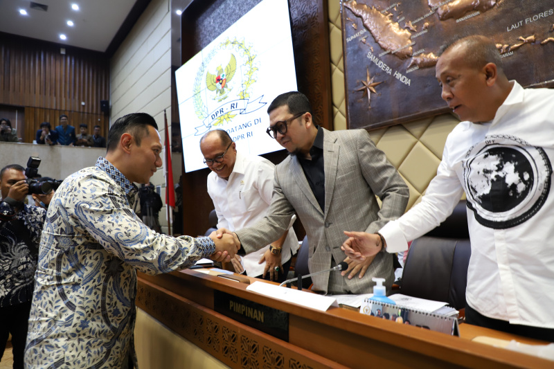 Komisi II DPR gelar dengan Menteri ATR/BPN AHY bahas perkembangan mafia tanah (Ashar/SinPo.id)