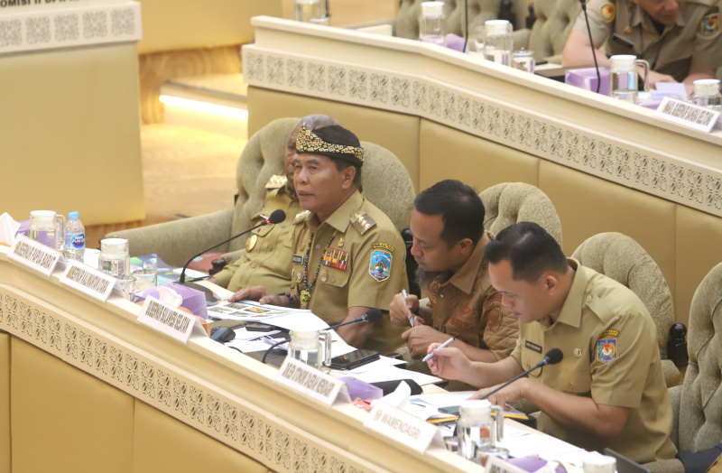 Komisi II DPR gelar raker dengan Wamendagri dan Para Kepala Daerah untuk Provinsi (Gubernur) membahas Badan Usaha Milik Daerah dan Pengelolaan Kepegawaian (Ashar/SinPo.id)