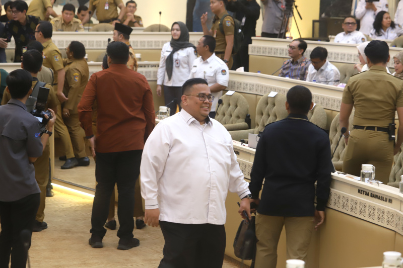 Komisi II DPR gelar raker dengan Wamendagri, KPU, Bawaslu dan DKPP membahas evaluasi penyelenggaraan pemungutan suara ulang pemilihan kepala daerah (Ashar/SinPo.id)