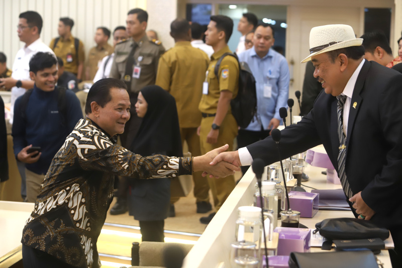 Komisi II DPR gelar raker dengan Wamendagri, KPU, Bawaslu dan DKPP membahas evaluasi penyelenggaraan pemungutan suara ulang pemilihan kepala daerah (Ashar/SinPo.id)