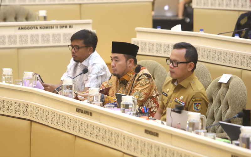 Ketua Badan Pengawas Pemilu (Bawaslu) RI, Rahmat Bagja (tengah). (Ashar/SinPo.id)