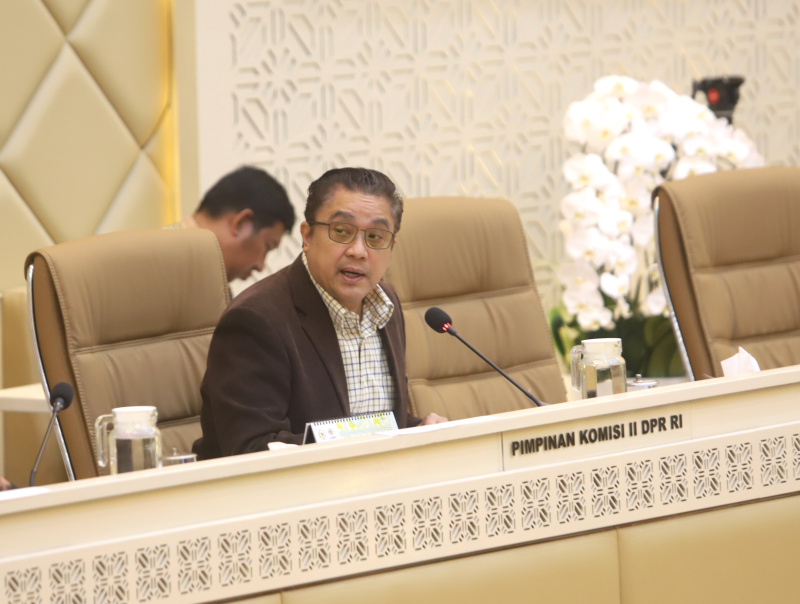 Komisi II DPR gelar raker dengan Wamendagri, KPU, Bawaslu dan DKPP membahas evaluasi penyelenggaraan pemungutan suara ulang pemilihan kepala daerah (Ashar/SinPo.id)