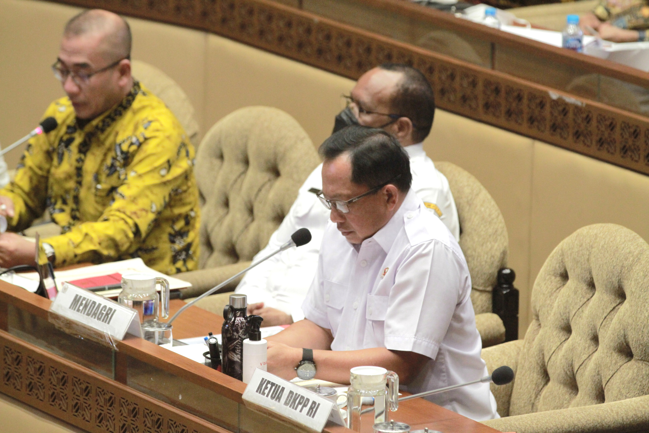 Komisi II DPR Gelar RDP bersama Mendagri, KPU RI, Bawaslu RI, DKPP RI membahas Pemilu 2024 di DOB Papua (Ashar/SinPo.id)