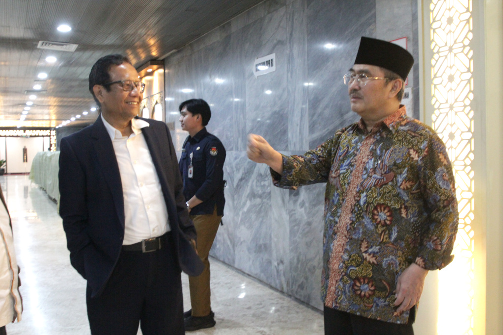 Komisi II DPR menggelar RDPU dengan Pakar Hukum Tata Negara bahas Revisi UU Pemilu (Ashar/SinPo.id)