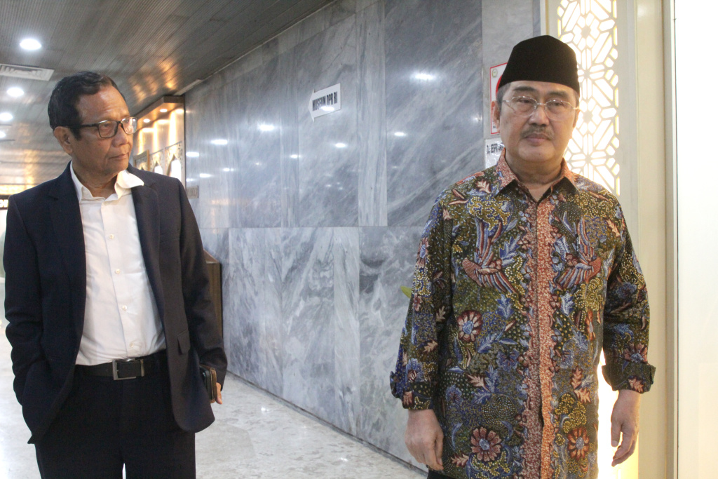 Komisi II DPR menggelar RDPU dengan Pakar Hukum Tata Negara bahas Revisi UU Pemilu (Ashar/SinPo.id)