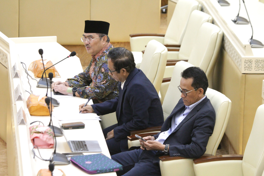 Komisi II DPR menggelar RDPU dengan Pakar Hukum Tata Negara bahas Revisi UU Pemilu (Ashar/SinPo.id)